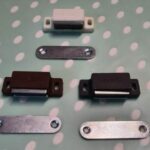 Magneti pentru inchidere plasa tantari pe alb, maro, gri antracit